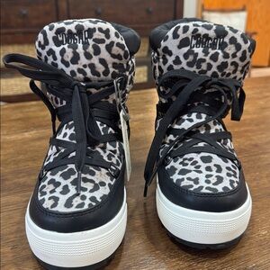 Cougar Wink Boots Womens Size 6 Gray Black Leopard Lace Up Waterproof NWT